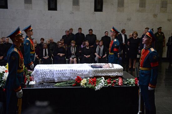 Paying last respects to Gennady Seleznyov