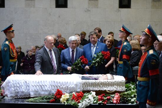 Paying last respects to Gennady Seleznyov