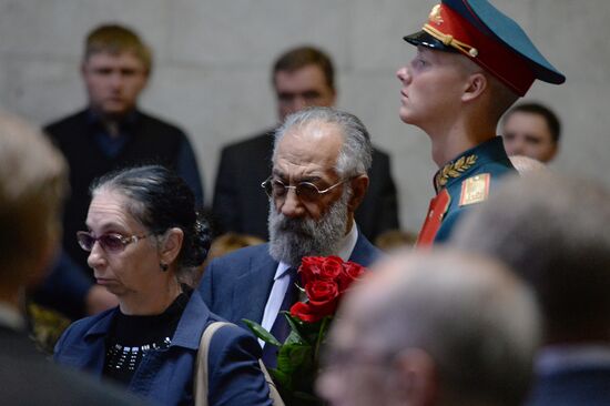 Paying last respects to Gennady Seleznyov