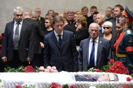 Paying last respects to Gennady Seleznyov