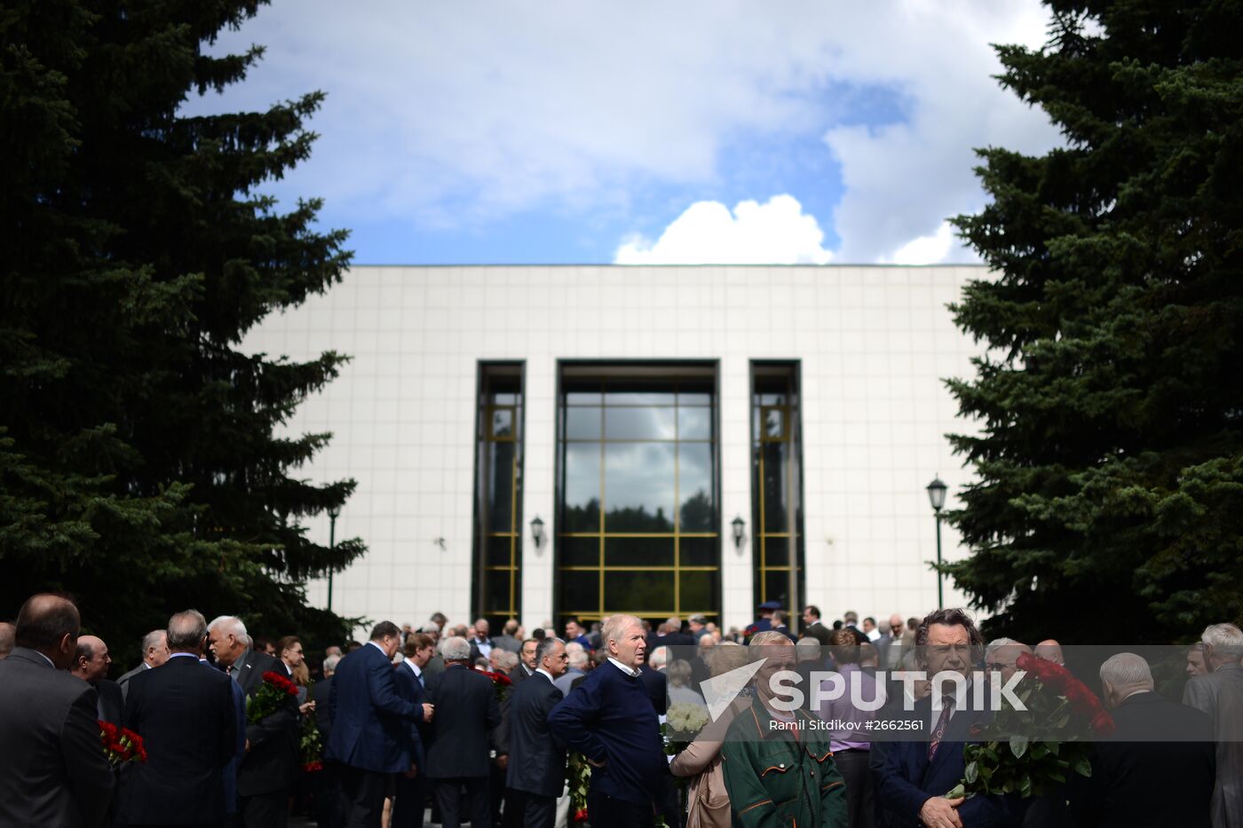 Paying last respects to Gennady Seleznyov