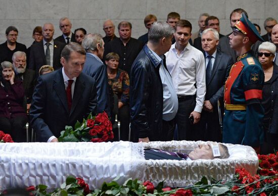 Paying last respects to Gennady Seleznyov