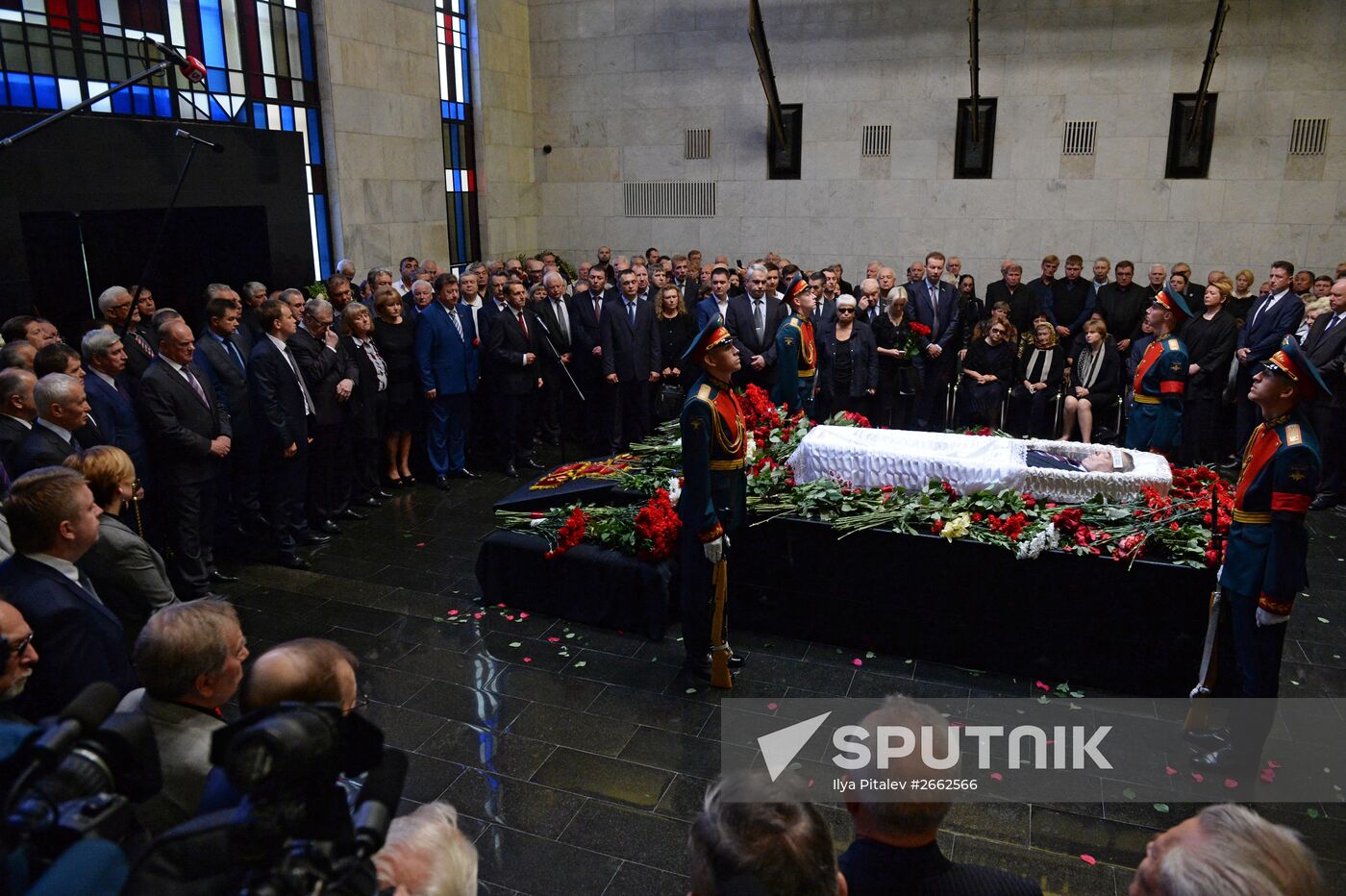 Paying last respects to Gennady Seleznyov
