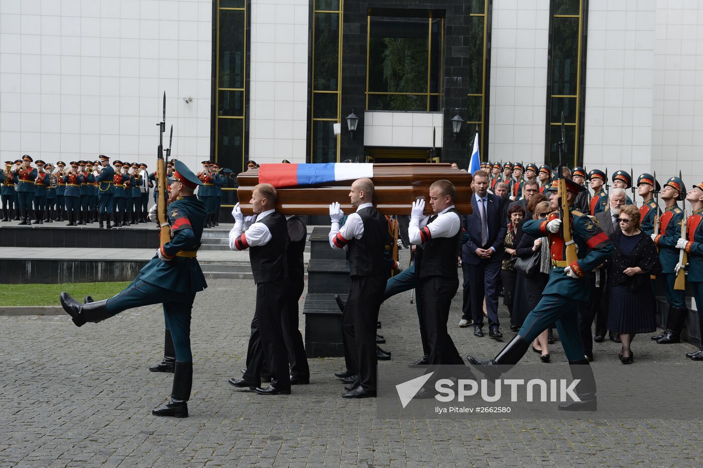 Paying last respects to Gennady Seleznyov