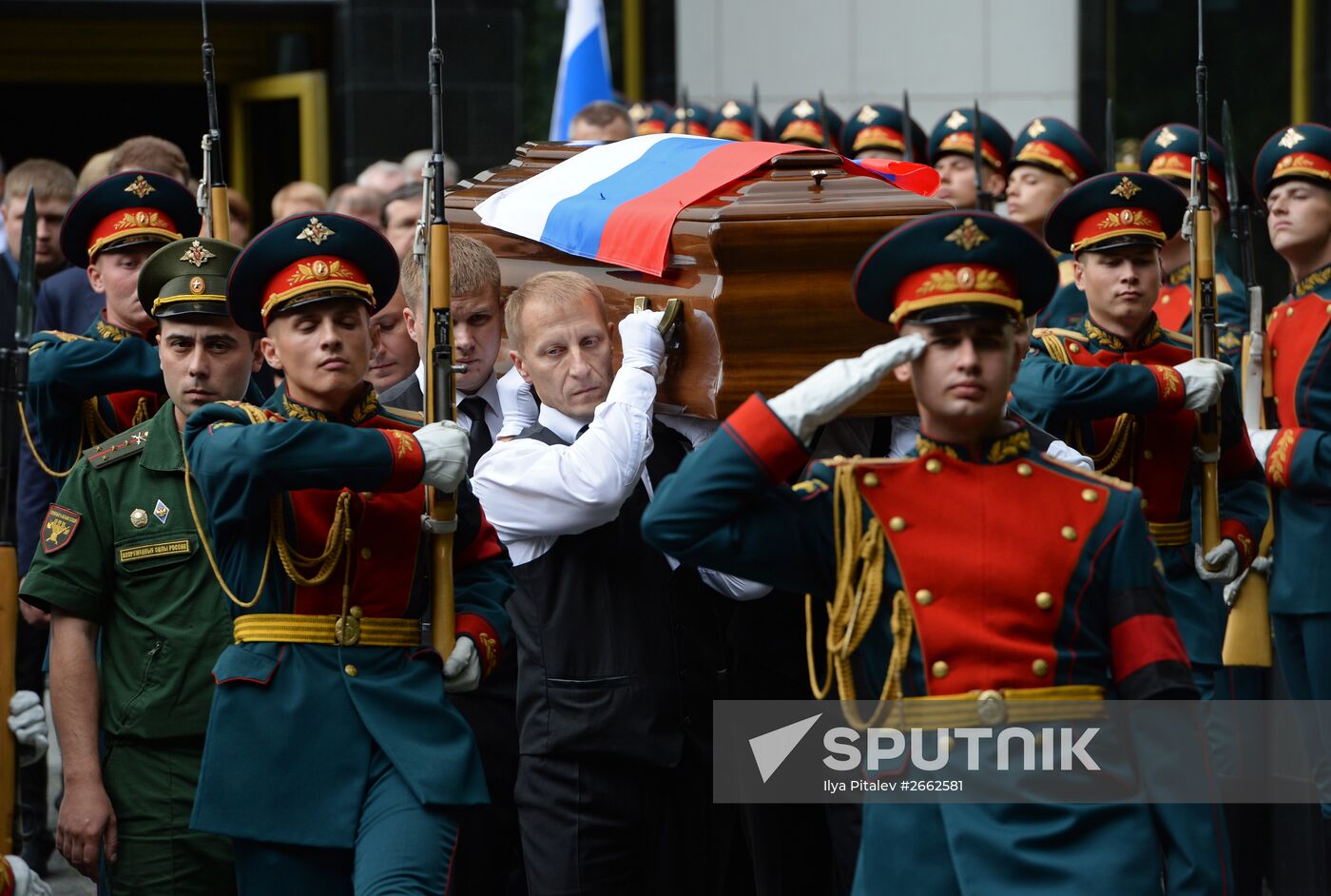 Paying last respects to Gennady Seleznyov