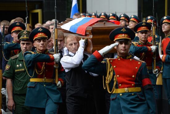 Paying last respects to Gennady Seleznyov
