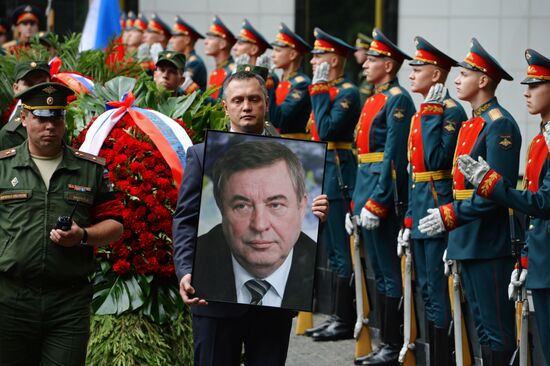 Paying last respects to Gennady Seleznyov