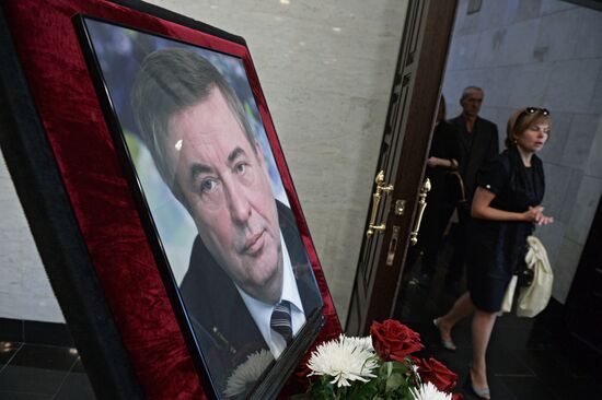 Paying last respects to Gennady Seleznyov