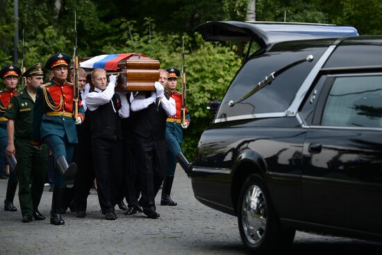 Paying last respects to Gennady Seleznyov