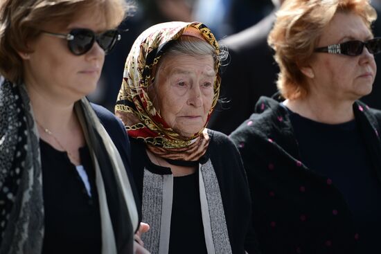 Paying last respects to Gennady Seleznyov