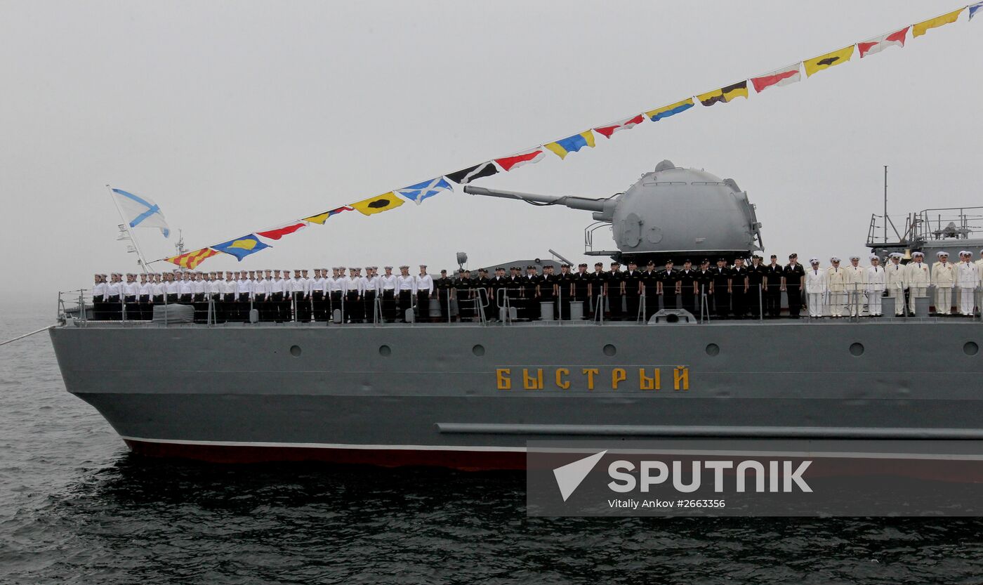 Rehearsal for naval review in Vladivostok