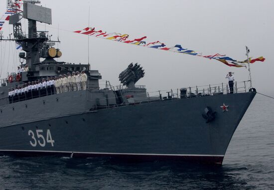Rehearsal for naval review in Vladivostok