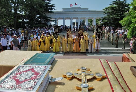 Cross procession to mark feast day of St. Vladimir in Sevastopol