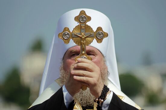 Cross procession to mark feast day of St. Vladimir in Sevastopol