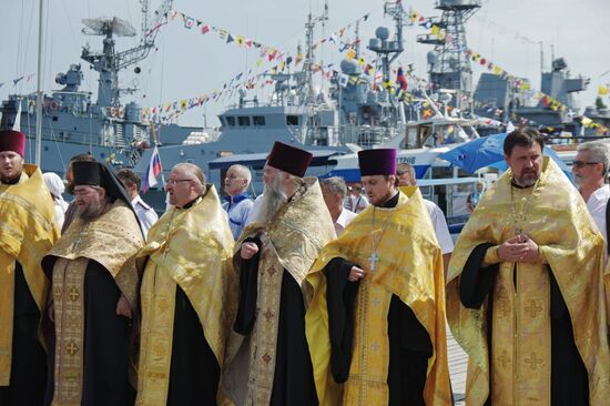 Cross procession to mark feast day of St. Vladimir in Sevastopol