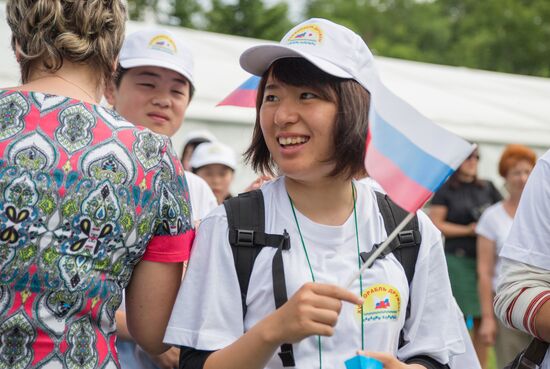"Boat of Friendship" with Japenese children arrives in Sakhalin