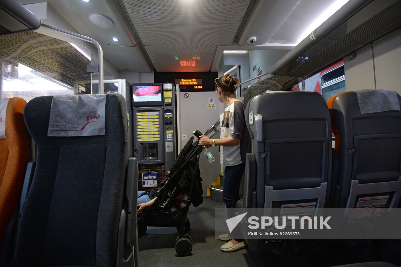 Moscow-Voronezh double-decker train hits the railways
