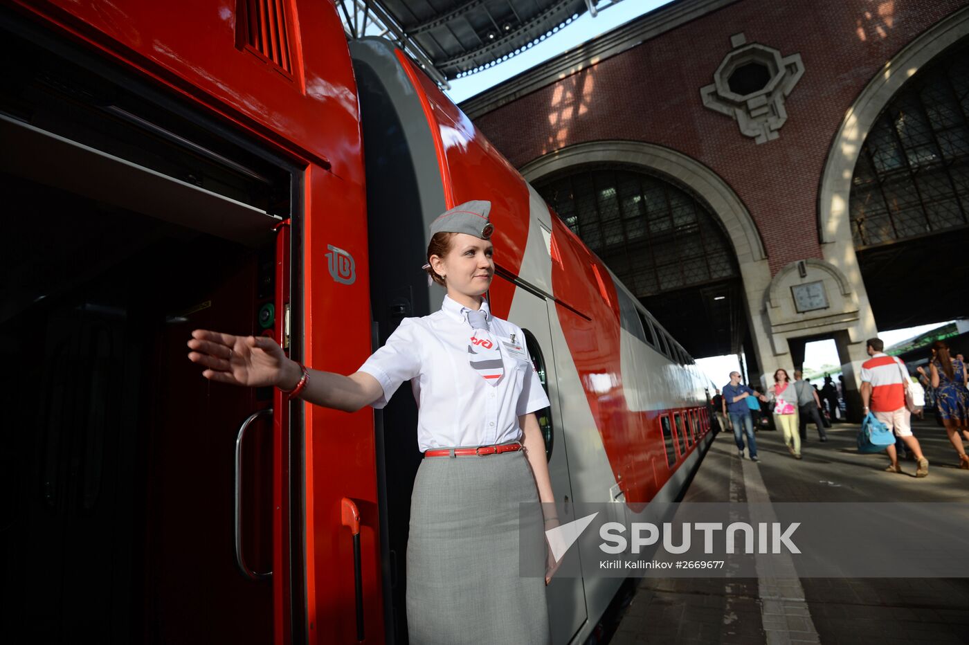 Moscow-Voronezh double-decker train hits the railways