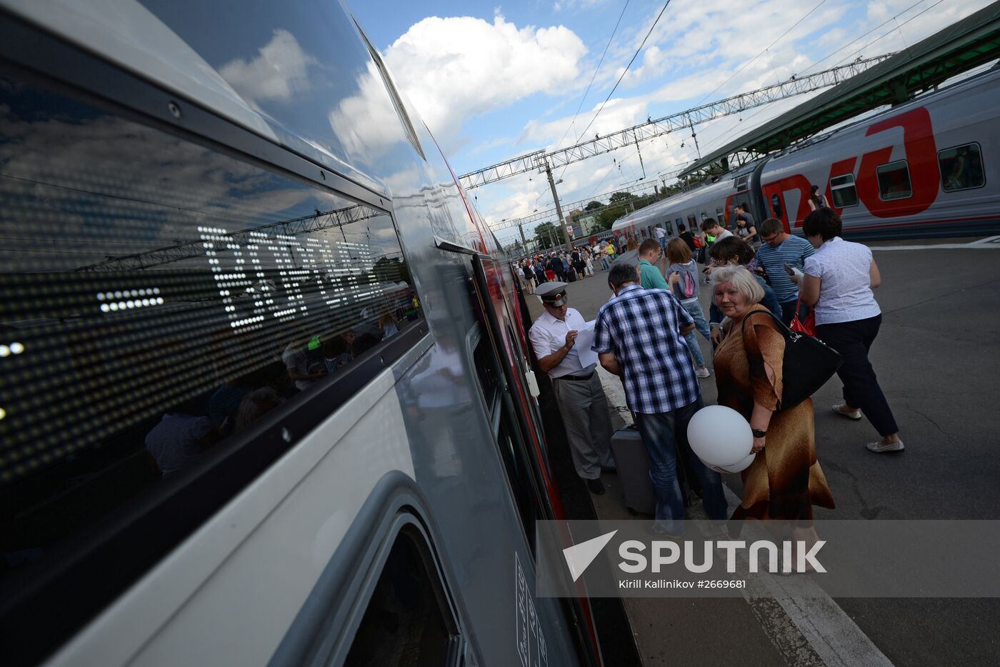 Moscow-Voronezh double-decker train hits the railways