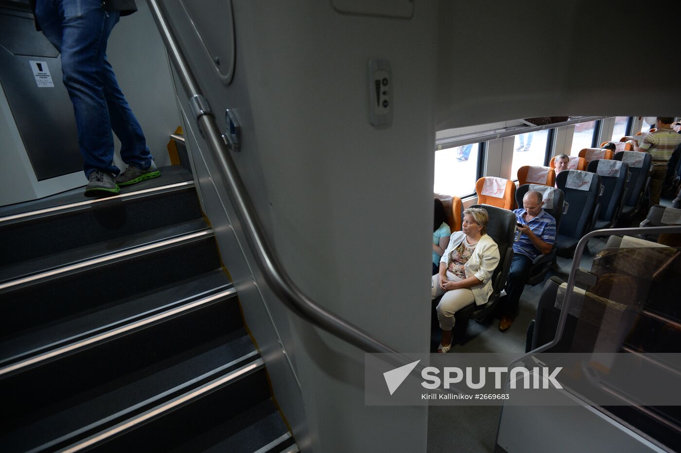 Moscow-Voronezh double-decker train hits the railways