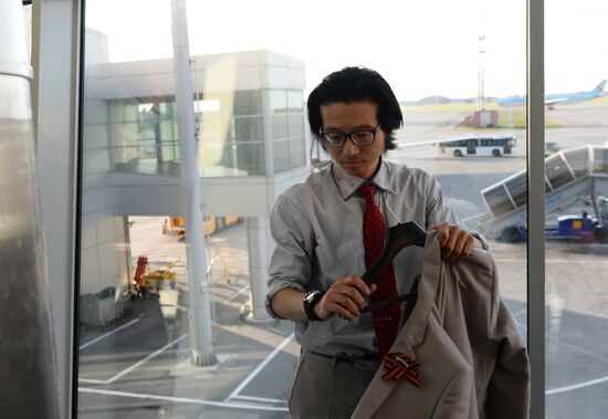 Japanese journalist Tatsuya Abo spends second month in Sheremetyevo Airport