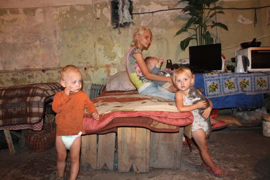 Children at bombproof shelter in Donetsk