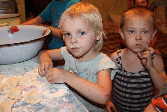 Children at bombproof shelter in Donetsk