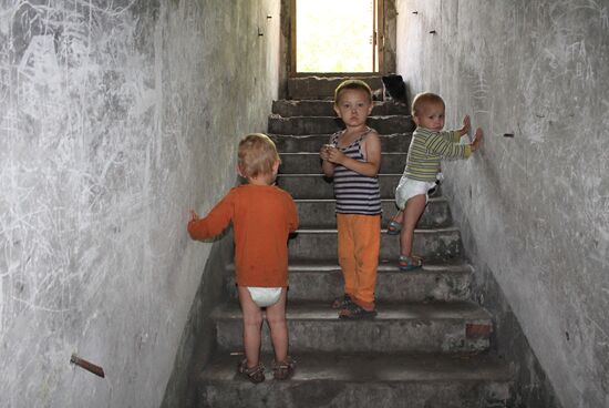 Children at bombproof shelter in Donetsk