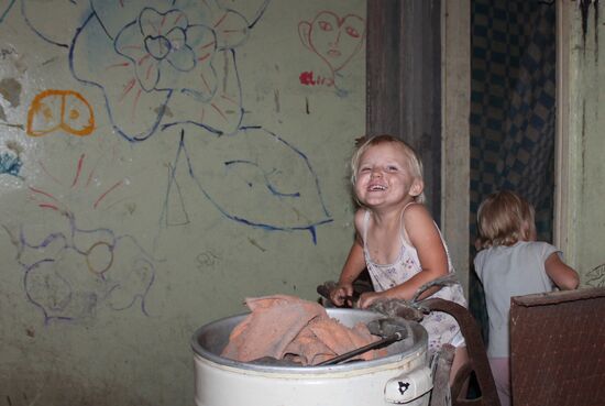 Children at bombproof shelter in Donetsk