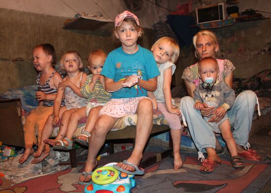 Children at bombproof shelter in Donetsk