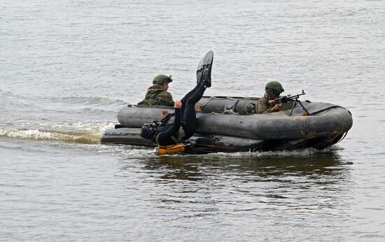 Open Water engineering troops competition