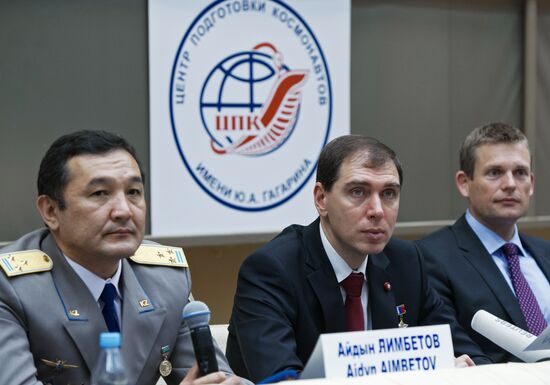 New conference with crew members of expedition 45/46 to the ISS and of expedition 18