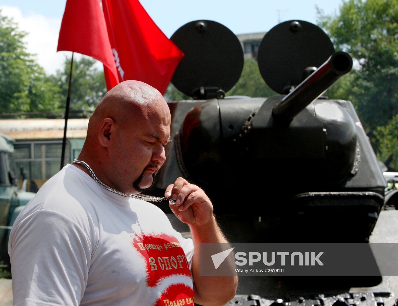 Muscleman Ivan Savkin pulls T-34 tank