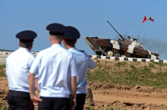 The Suvorov Onslaught competition of BMP-2 infantry combat vehicles. Finals