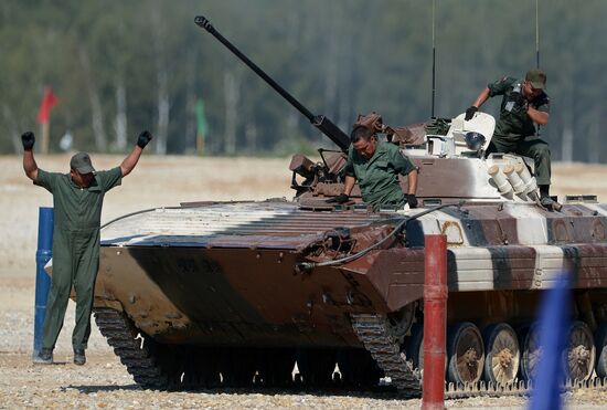 The Suvorov Onslaught competition of BMP-2 infantry combat vehicles. Finals