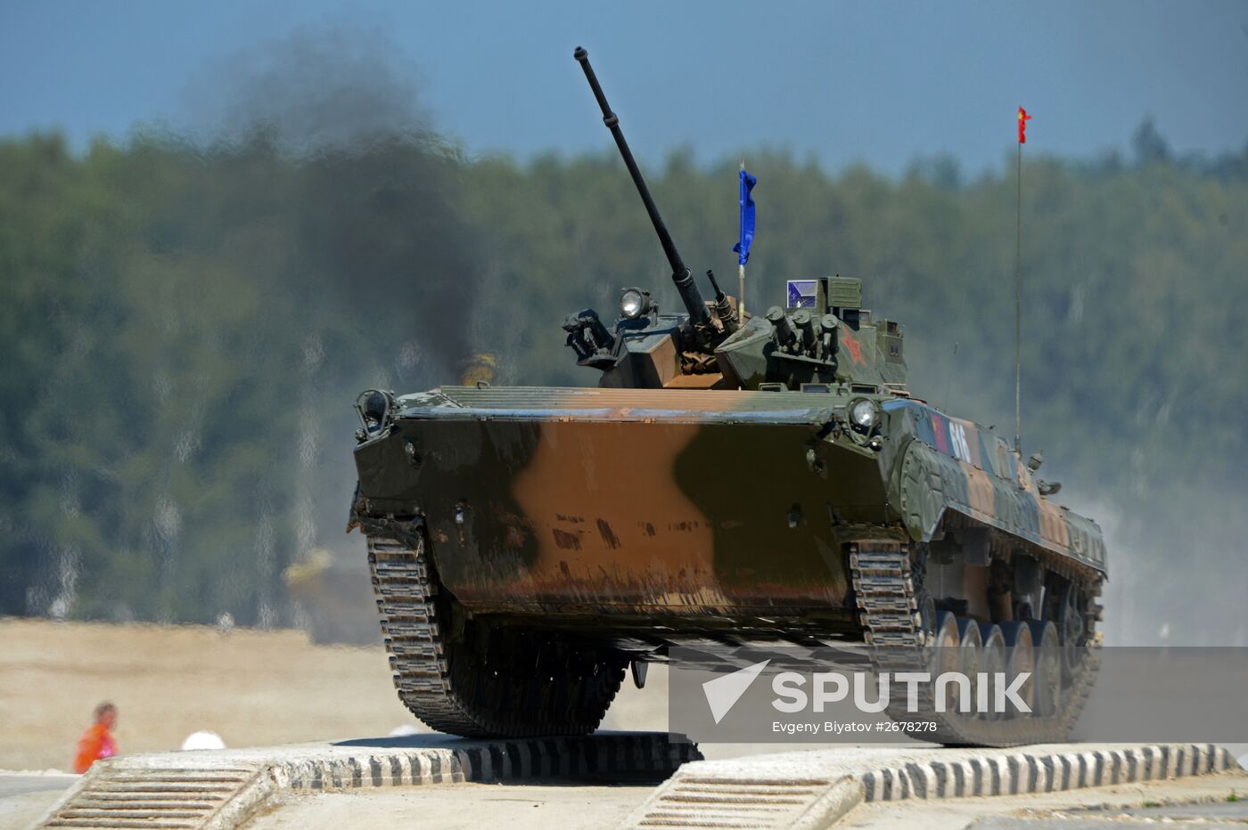 The Suvorov Onslaught competition of BMP-2 infantry combat vehicles. Finals