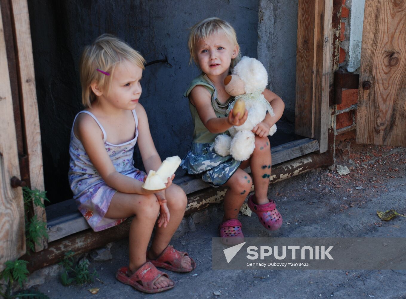 Children in bomb shelter in Donetsk