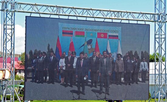 Kyrgyzstan and Kazakhstan open borders