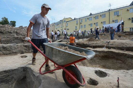 Presentation of 17th century treasure trove unearthed in Moscow