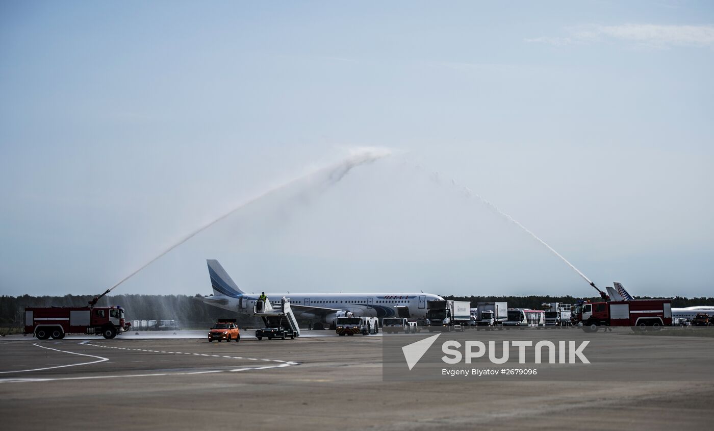 Airplane servicing at Domodedovo airport