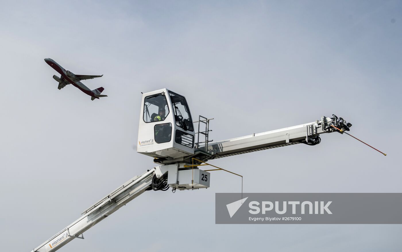 Airplane servicing at Domodedovo airport