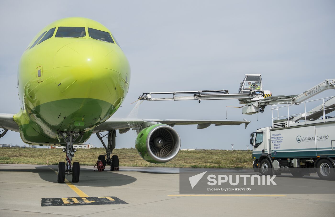 Airplane servicing at Domodedovo airport