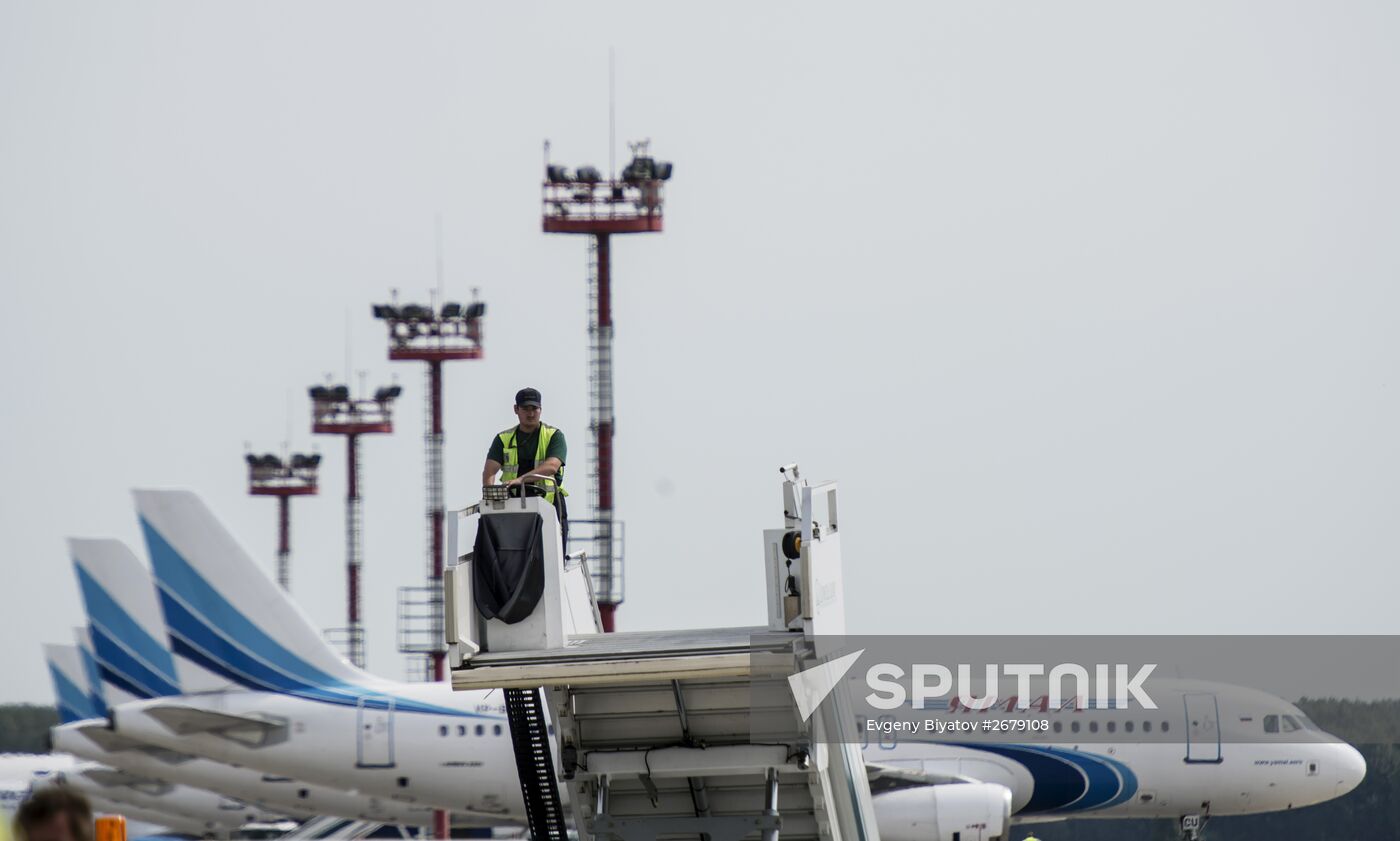Airplane servicing at Domodedovo airport