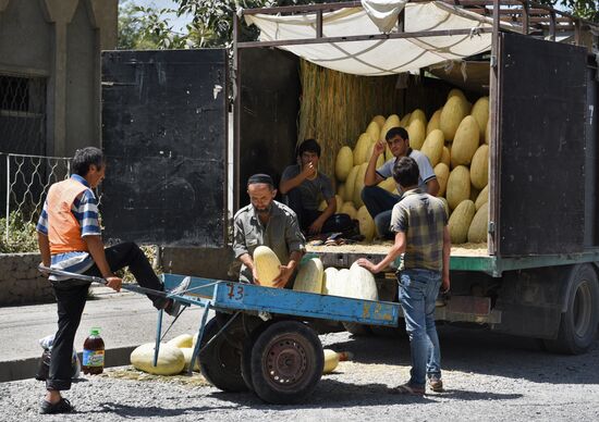 Roadside market in Dushanbe