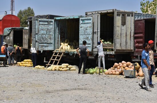 Roadside market in Dushanbe