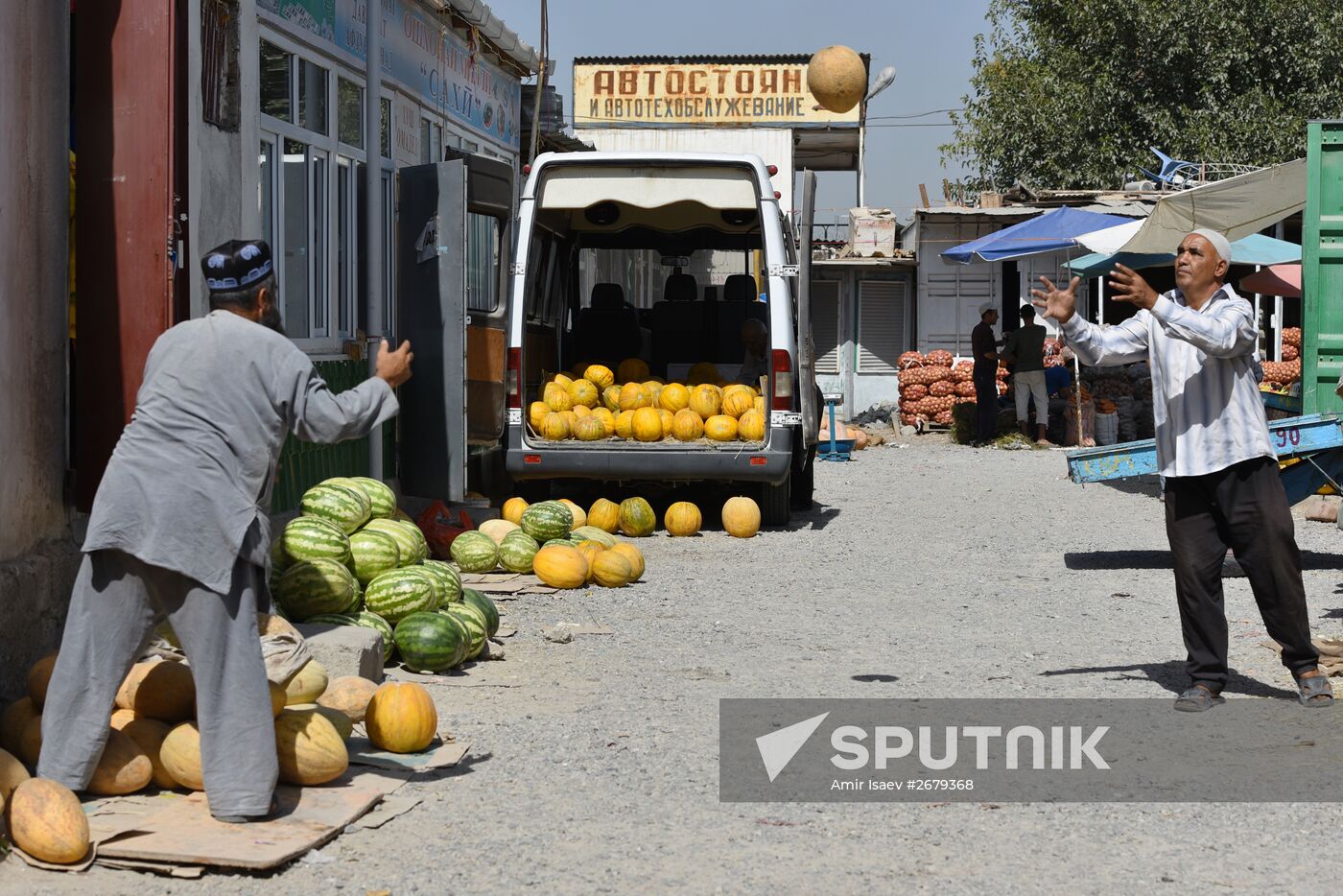 Roadside market in Dushanbe