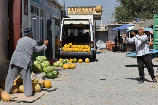 Roadside market in Dushanbe