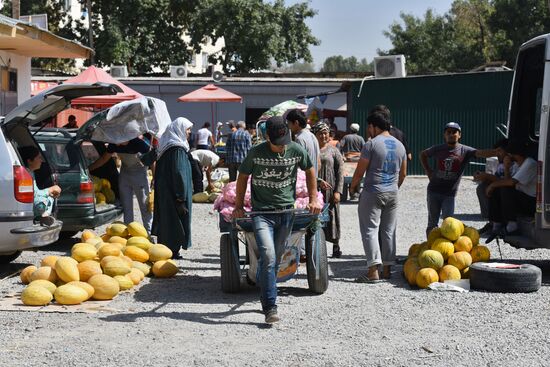 Roadside market in Dushanbe
