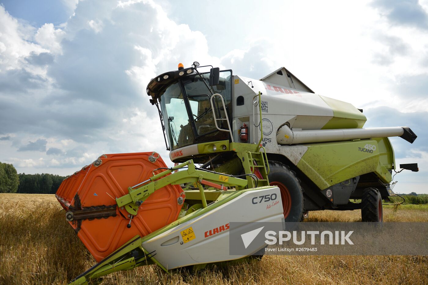 Crop harvesting in Sverdlovsk Region