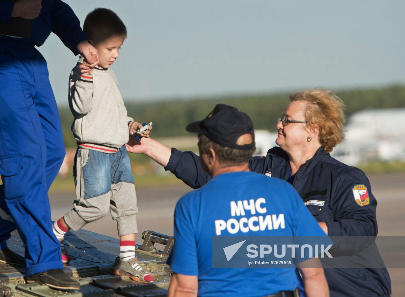 Severely ill children from southeastern Ukraine flown to Moscow by Emergencies Ministry